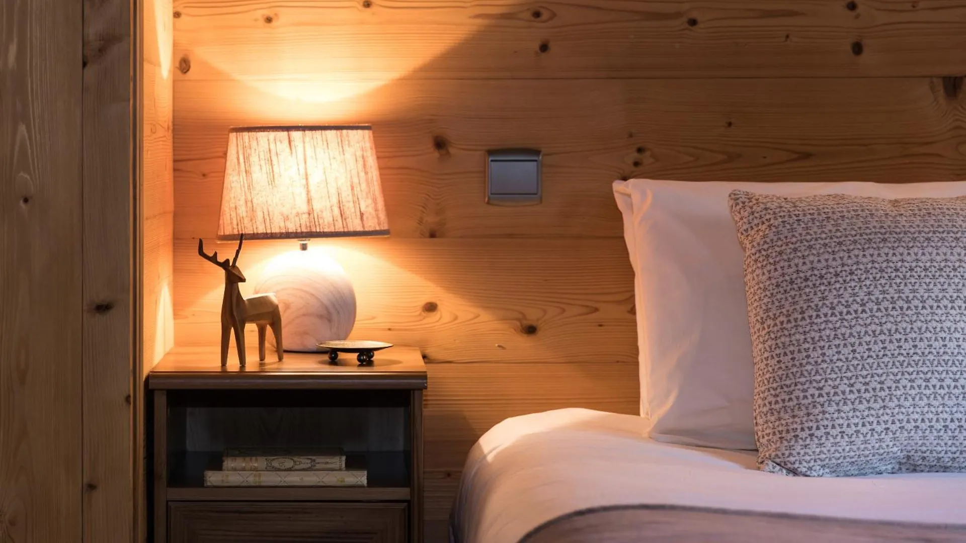 Chalet Les Drus Luxurious Chalet With Breathtaking Mont Blanc Views From Hot Tub And Garden Les Houches 0*,  France